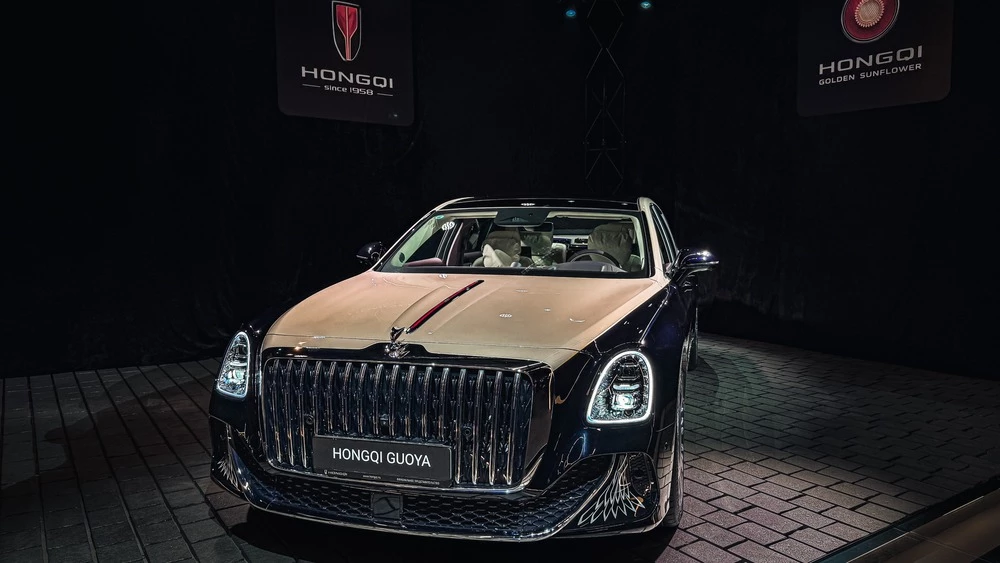 Hongqi Golden Sunflower Guoya спереди сбоку презентация в России