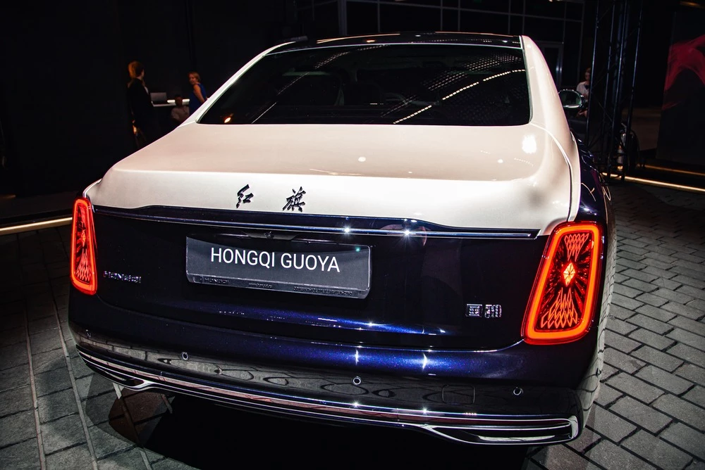 Hongqi Golden Sunflower Guoya сзади презентация в России