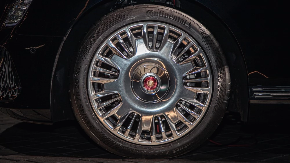 Hongqi Golden Sunflower Guoya презентация в России колесный диск