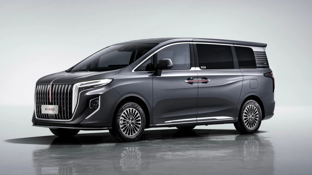Обновленный минивэн Hongqi HQ9 сбоку спереди