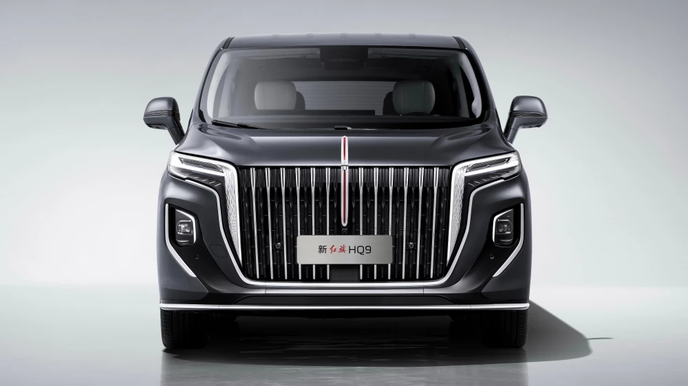 Обновленный минивэн Hongqi HQ9 спереди