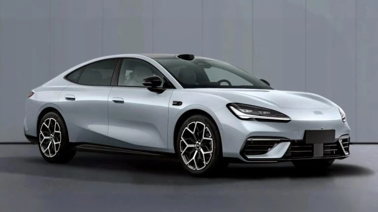 седан geely galaxy tt сбоку спереди 2026