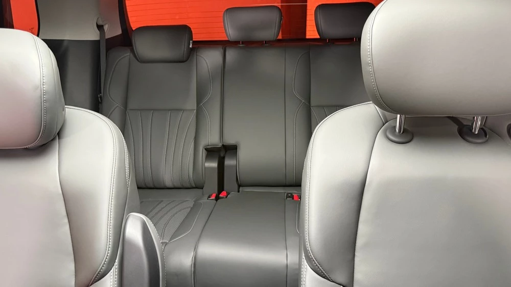 JAC RF8 в Казахстане презентация салон интерьер третий ряд сиденья