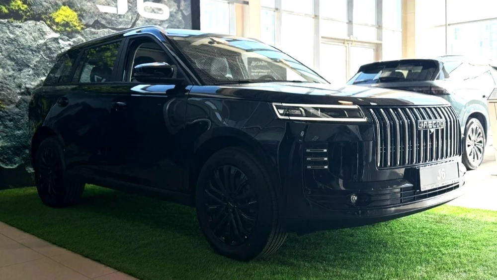 Jaecoo J6 у дилера в автосалоне купить новый сбоку спереди ИТС-Авто Ижевск черный