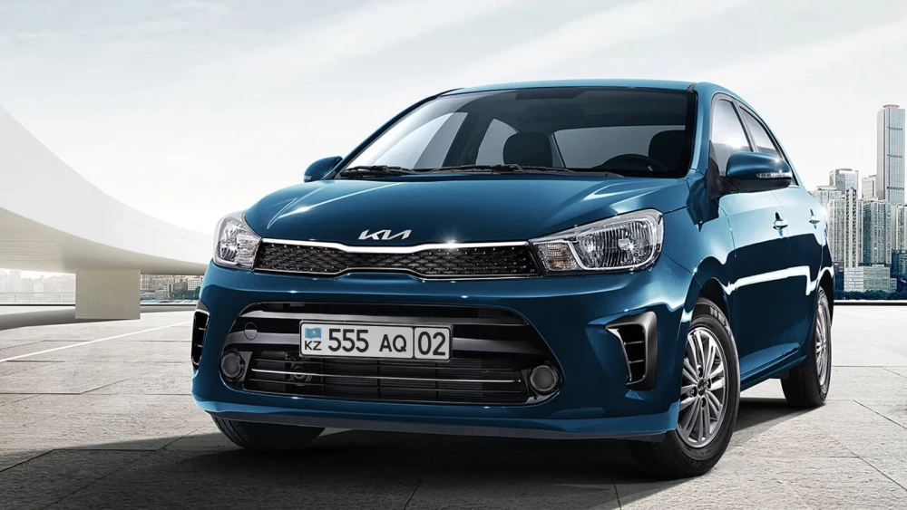 Седан Kia Soluto Казахстан сбоку спереди