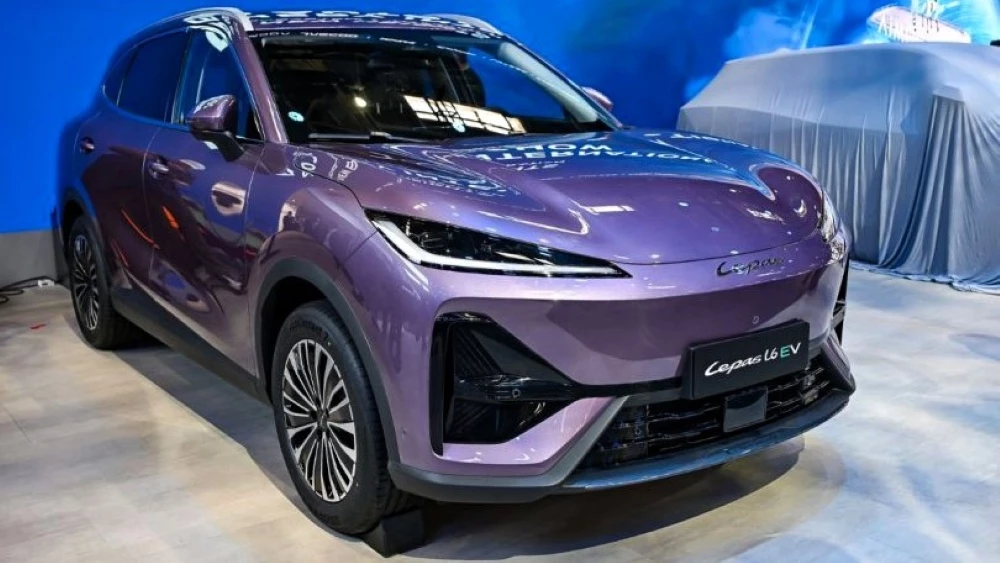 кроссовер lepas l6 ev спереди сбоку в Китае электрокар