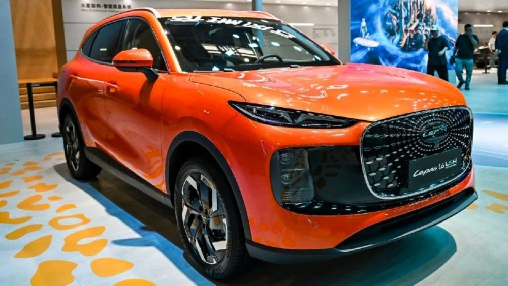 кроссовер lepas l6 lsh спереди сбоку в Китае гибрид