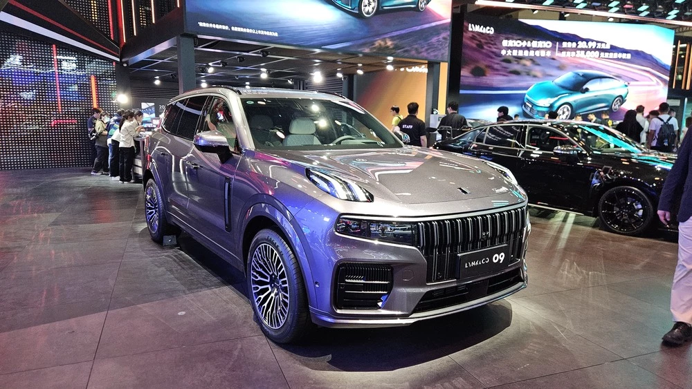 Lynk Co 09 обновленный автосалон в Пекине 2026 сбоку спереди