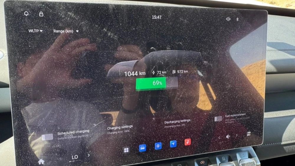 внедорожник M-Hero II салон интерьер приборная панель индикатор заряда