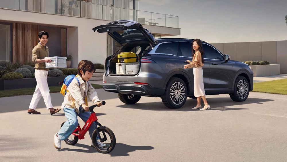 Chery Fulwin T9 Long Range новая версия сзади сбоку семейный открыт багажник