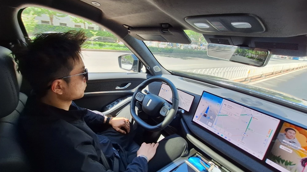 Тесты системы Navigate on Autopilot NOA Great Wall в Баодине GWM автопилот автономное вождение водитель за рулем