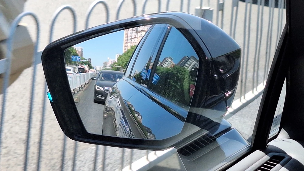 Тесты системы Navigate on Autopilot NOA Great Wall в Баодине GWM автопилот автономное вождение бирюзовый индикатор