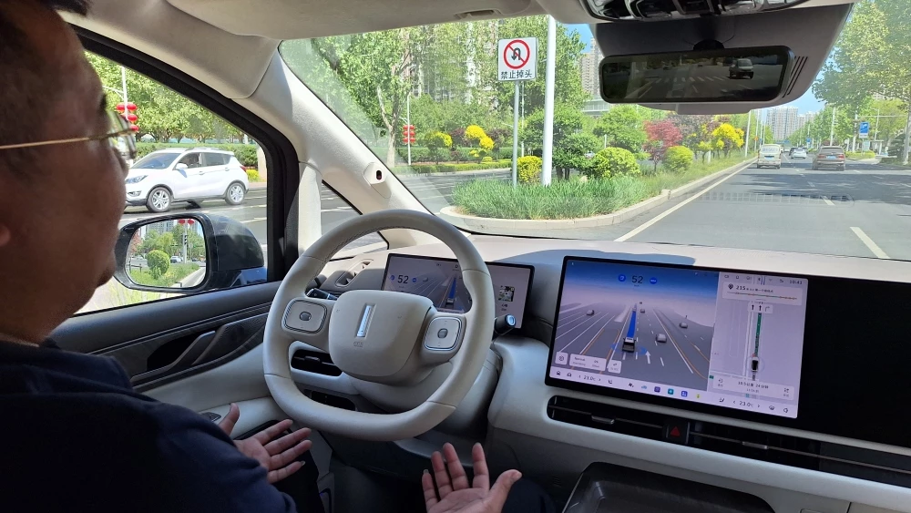 Тесты системы Navigate on Autopilot NOA Great Wall в Баодине GWM автопилот автономное вождение водитель за рулем