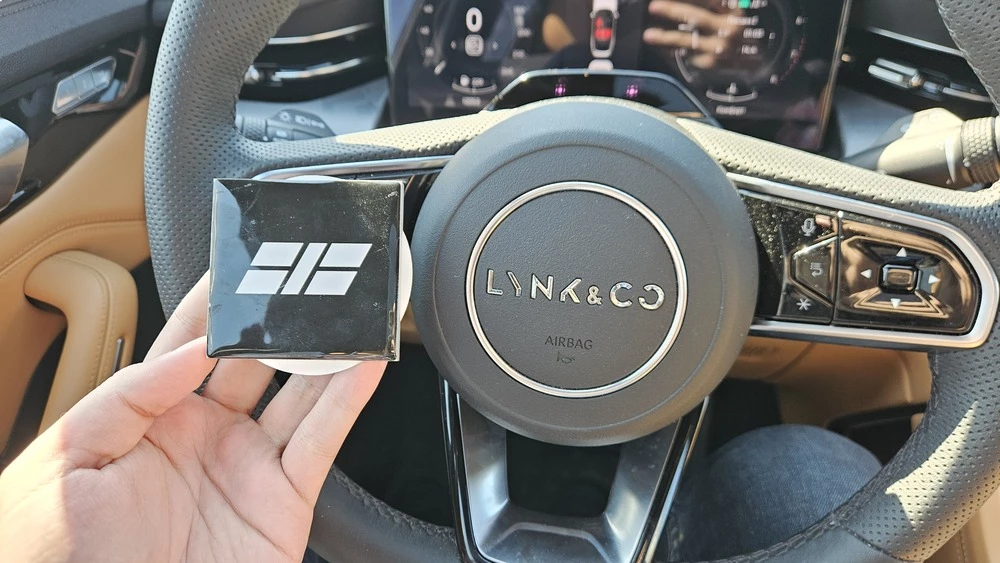 nordcross 001 тест салон интерьер руль логотипы Lynk Co