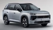 Новый GAC GS4 рассекретили в Китае кроссовер сбоку спереди серебряный