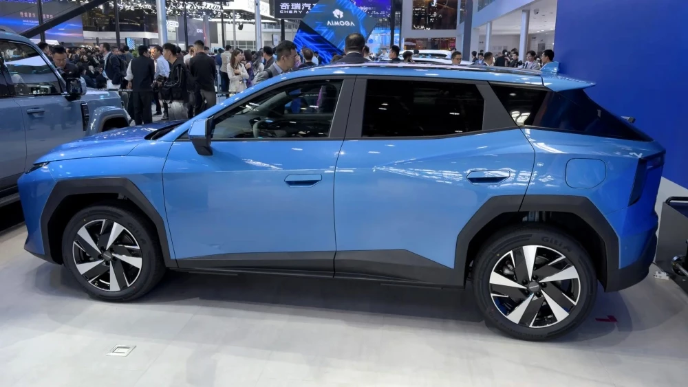 кроссовер chery omoda c4 в пекине сбоку