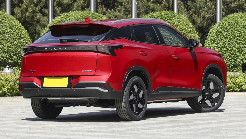Omoda C5 chery tiggo 5s традиционный гибрид сбоку сзади красный