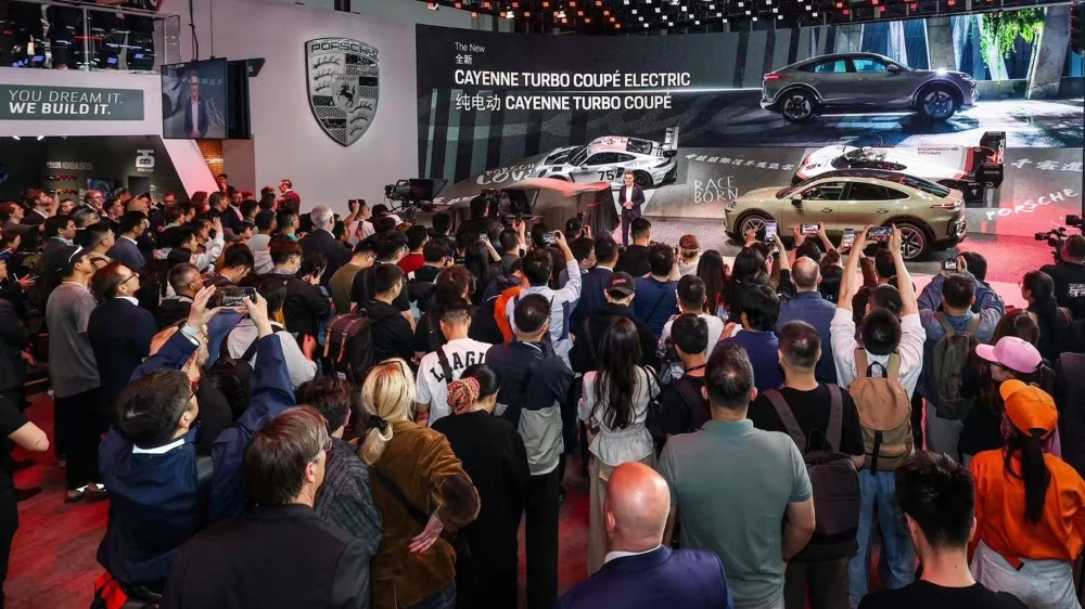 Porsche автосалон в Пекине электрический кроссовер Cayenne Coupe презентация