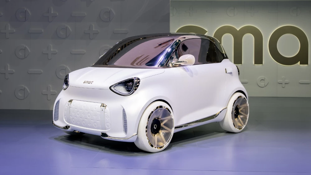 электромобиль smart #2 geely mercedes-benz сбоку спереди белый концепт-кар