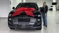 Кроссовер Soueast S06 у дилера в автосалоне ДЦ АвтоЮг Ставрополь спереди покупательница