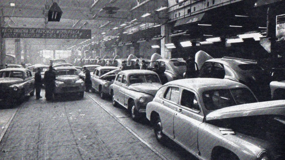 Сборочная линия завода по выпуску автомобилей FSO М-20 Warszawa в 1950 годы польша клон Победы