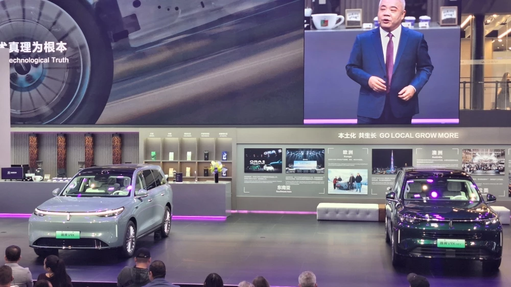 Кроссовер Wey V9X на автосалоне в Пекине сбоку спереди презентация 2026