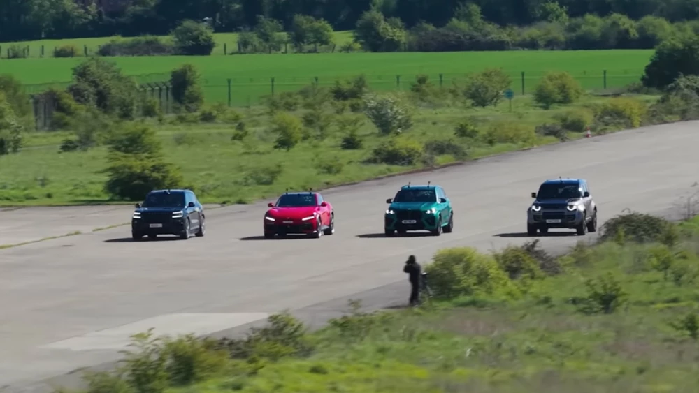 Гибридный кроссовер Zeekr 8X обогнал Ferrari Purosangue bmw x5m lanf rover defender octa в драг-рейсе кроссоверы