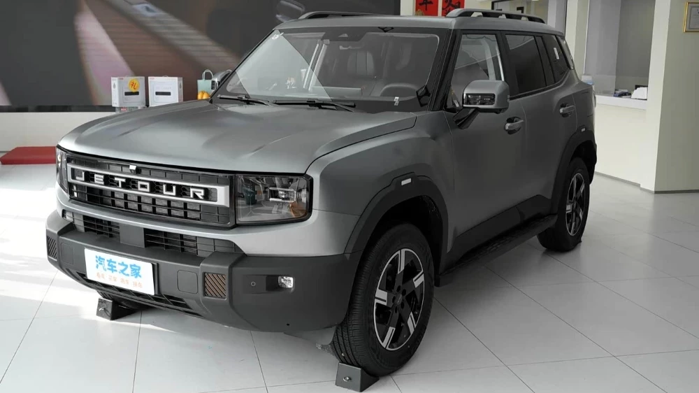 кроссовер jetour t1 2026 спереди сбоку