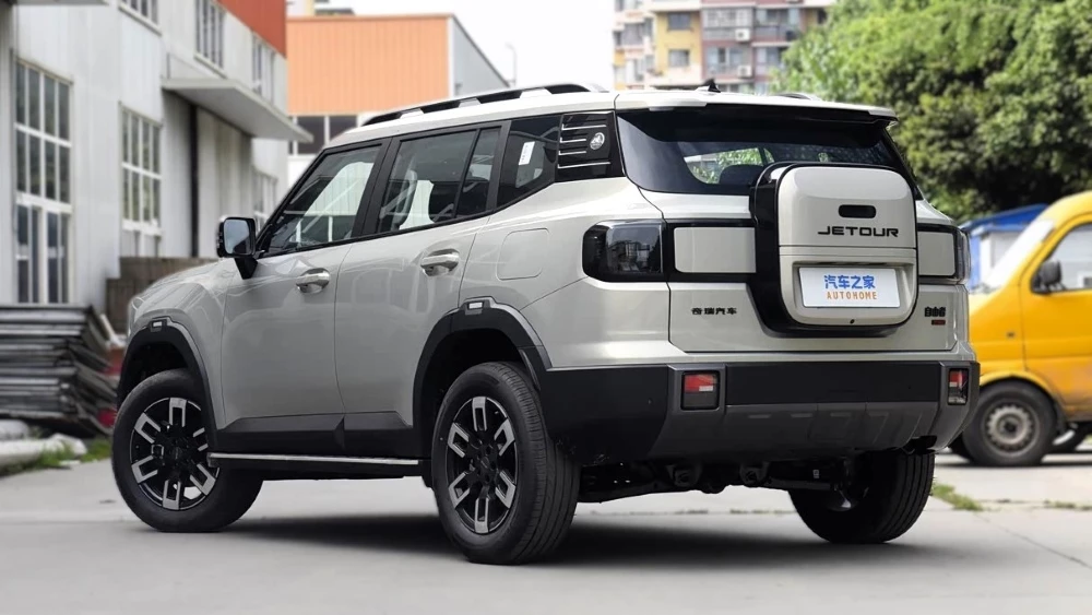 кроссовер jetour 7 plus t1 2026 сзади сбоку