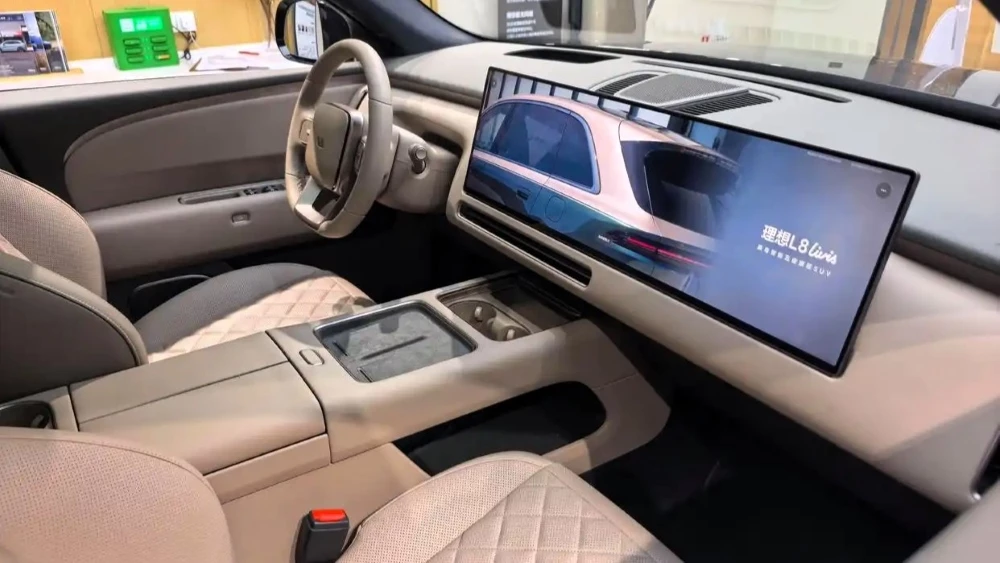 li auto l8 кроссовер салон интерьер новое поколение livis