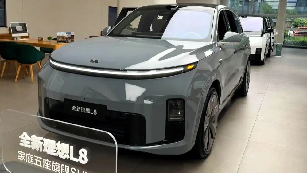 li auto l8 кроссовер сбоку спереди новое поколение в Китае