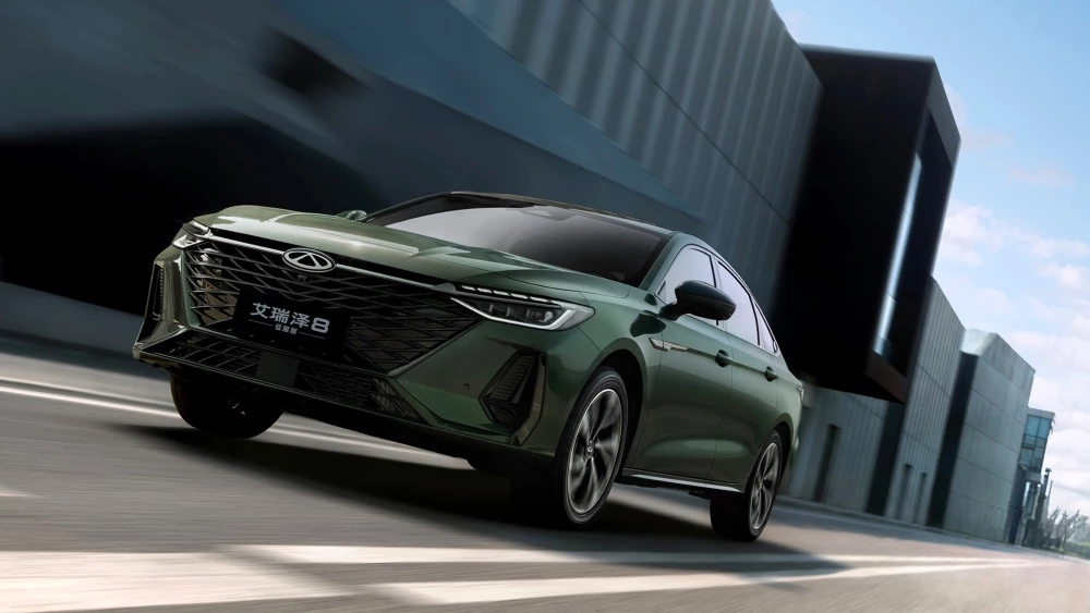 chery arrizo 8 2.0 обновленный седан 2026 спереди боку