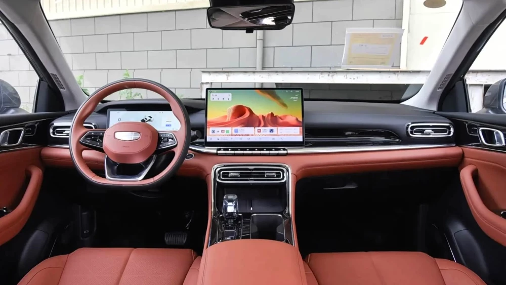 старт продаж седан geely emgrand i-hev пятое поколение v интерьер салон седан