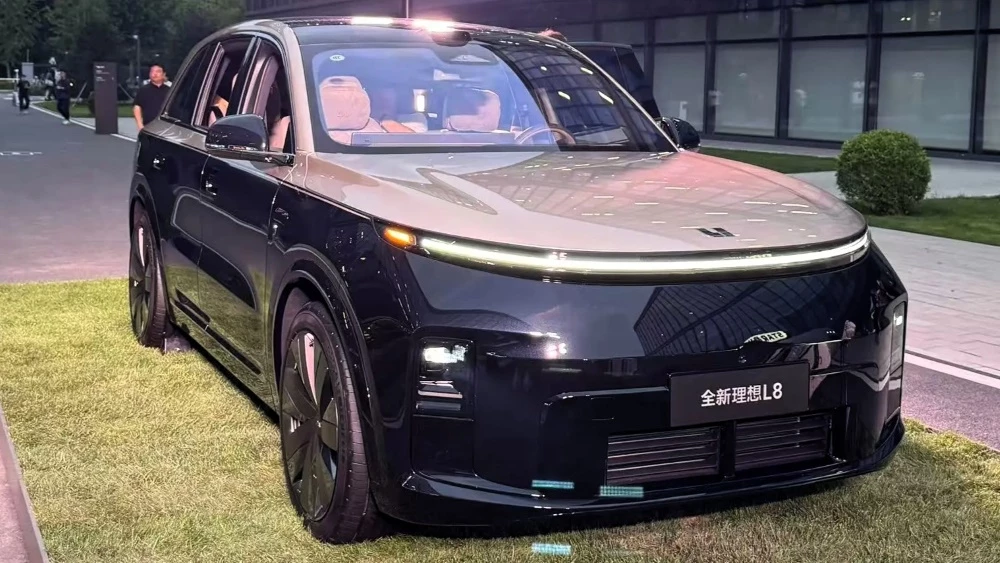 li auto l8 кроссовер сбоку спереди новое поколение