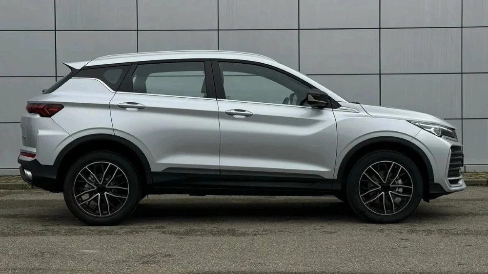 Кроссовер Belgee X50+ у дилера в автосалоне укупить новый сбоку бакра новая адыгея
