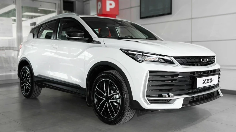 Кроссовер Belgee X50+ у дилера в автосалоне укупить новый сбоку спереди рольф ясенево