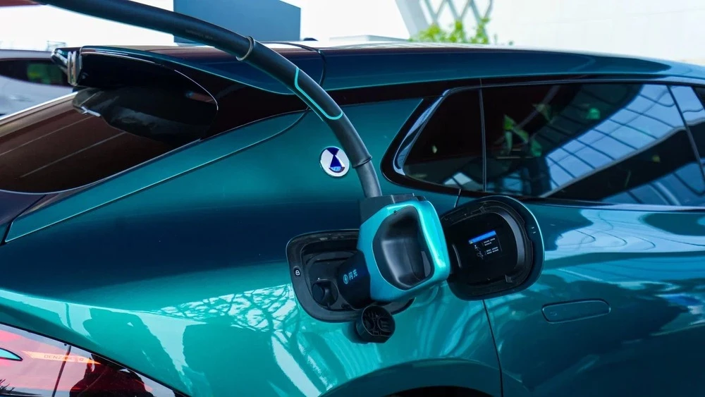 DENZA Z9 GT зарядка Зарядная станция Flash Charging от BYD