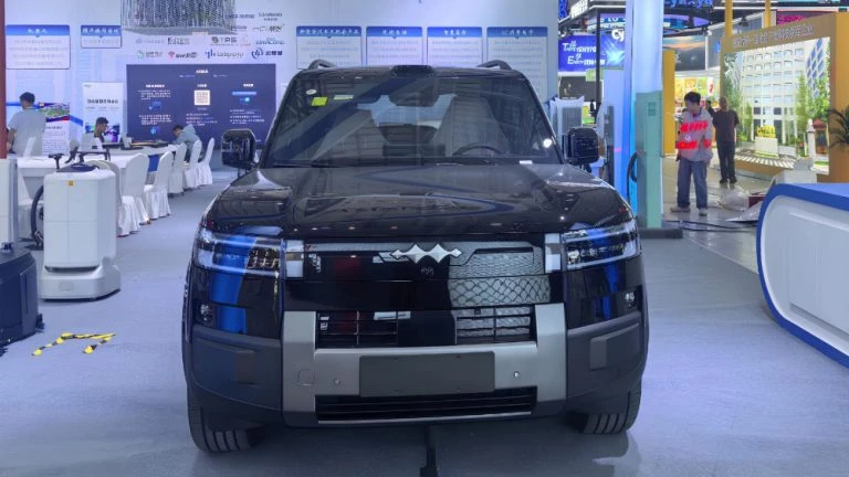 Электрический внедорожник BYD официально показали россиянам спереди черный fang cheng bao ti7
