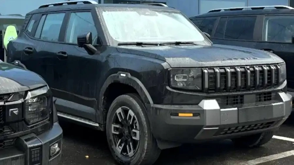 обновленный кроссовер jetour t1 2026 спереди сбоку