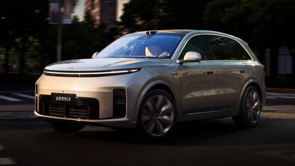 li auto l8 кроссовер сбоку спереди новое поколение