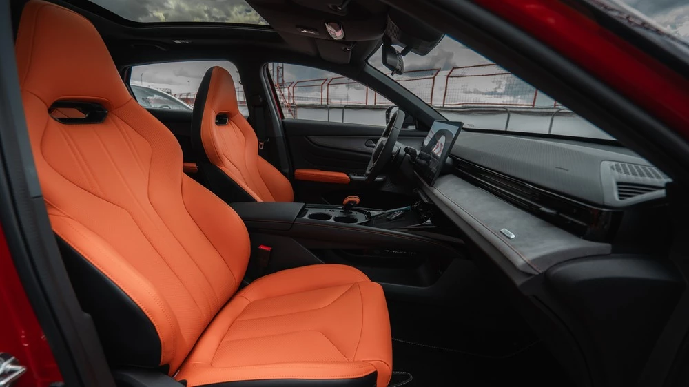 Changan Uni-V Sport тест трек салон интерьер первый ряд сиденья