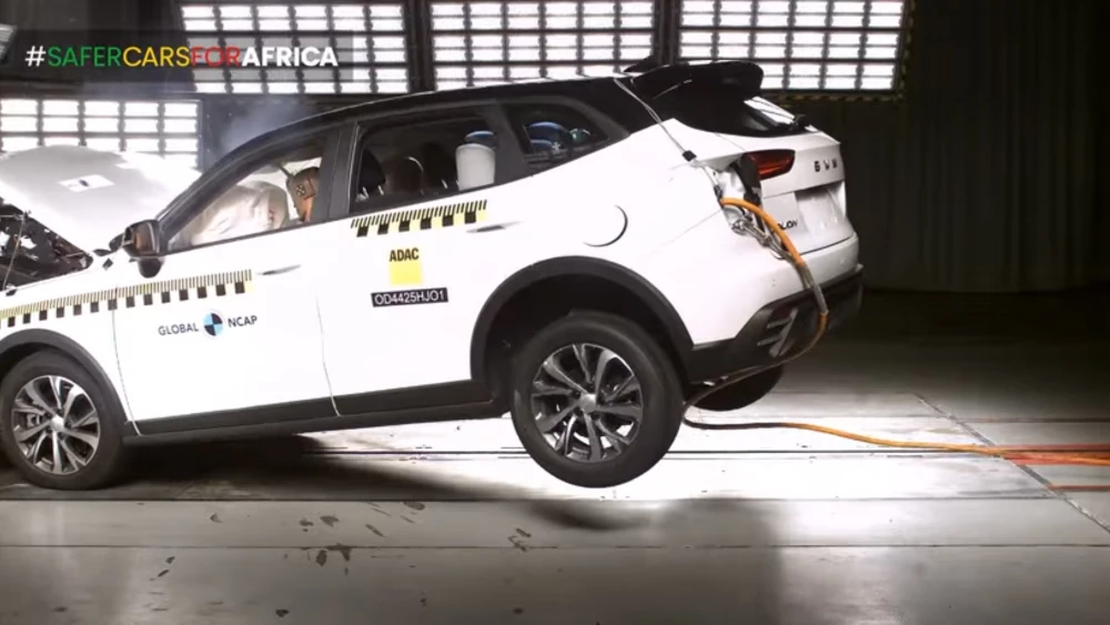 краш-тест haval jolion global ncap кроссовер сбоку белый сзади