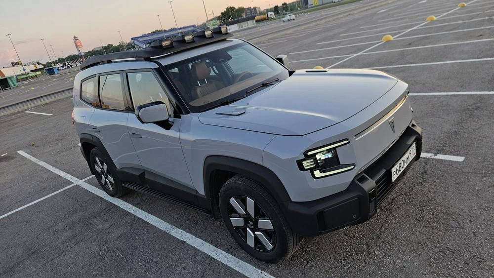 Deepal G318 сбоку спереди сверху тест