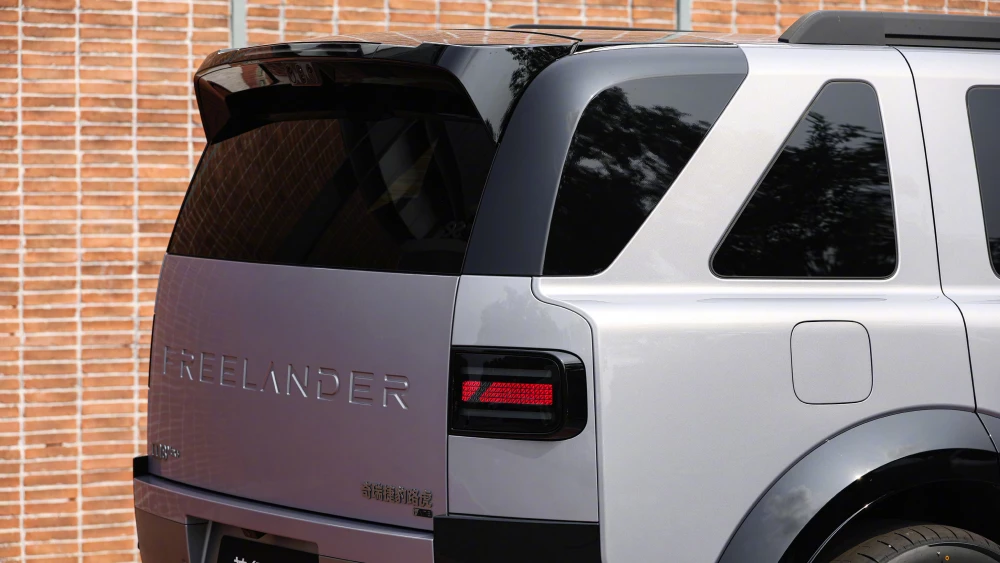freelander 8 внедорожник chery jaguar land rover сбоку сзади серебряный