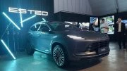 Кроссовер Esteo MX на презентации в Москве сбоку спереди