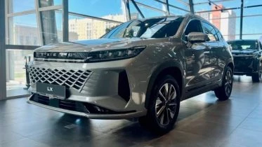 Exeed LX у дилера в автосалоне Барс Омск купить новый сбоку спереди