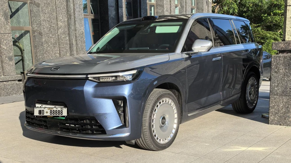 Плюсы и минусы кроссовера GAC S9 сбоку спереди