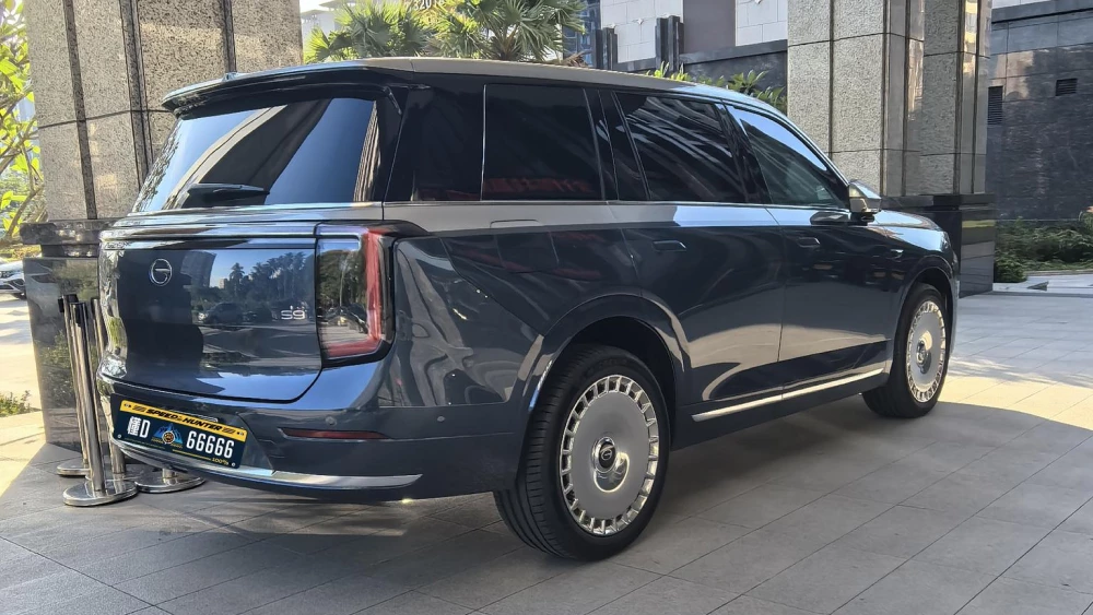 Плюсы и минусы кроссовера GAC S9 сбоку сзади