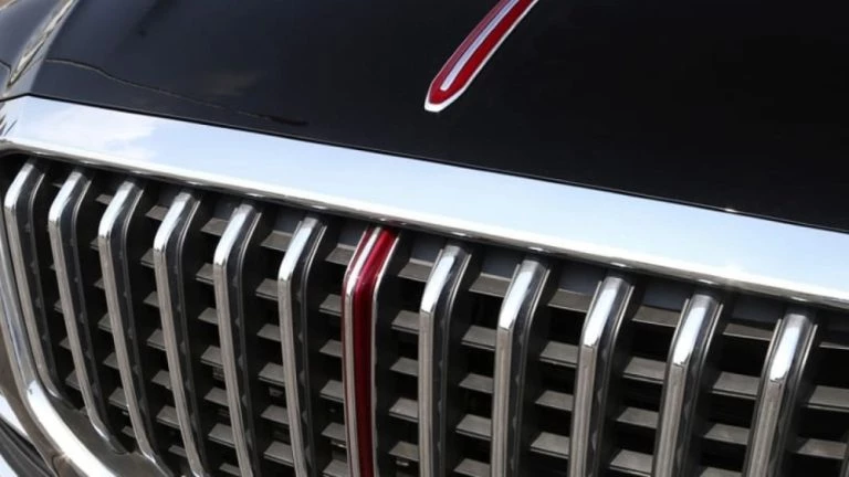 Hongqi HS7 первого поколения передняя часть логотип решетка