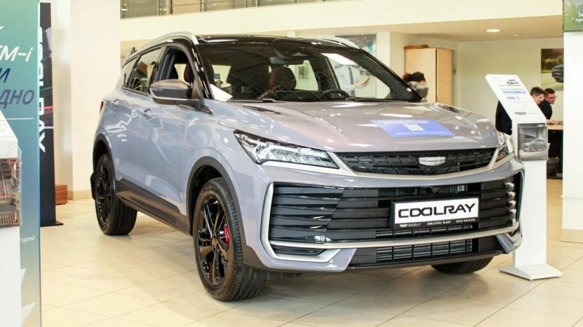 Новый кроссовер Geely Coolray в дилерском центре «Экспо Кар» в Санкт-Петербурге купить новый сбоку спереди